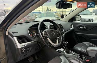 Внедорожник / Кроссовер Jeep Cherokee 2014 в 