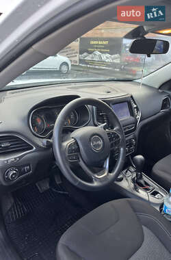 Внедорожник / Кроссовер Jeep Cherokee 2019 в 
