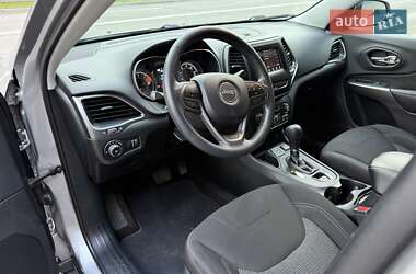 Внедорожник / Кроссовер Jeep Cherokee 2018 в 