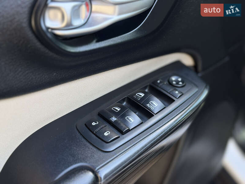 Позашляховик / Кросовер Jeep Cherokee 2015 в Миколаєві