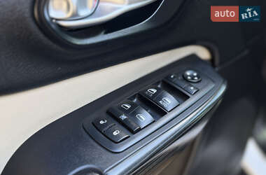 Позашляховик / Кросовер Jeep Cherokee 2015 в 