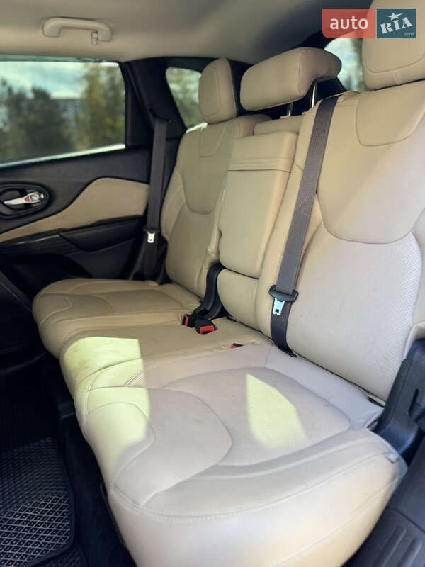 Позашляховик / Кросовер Jeep Cherokee 2015 в Миколаєві