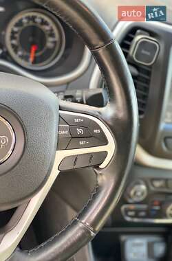 Внедорожник / Кроссовер Jeep Cherokee 2016 в 