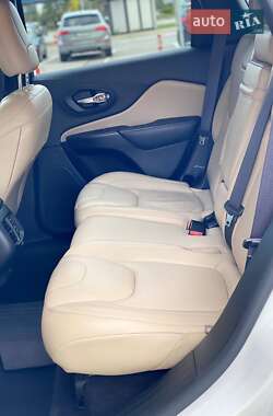 Внедорожник / Кроссовер Jeep Cherokee 2016 в 