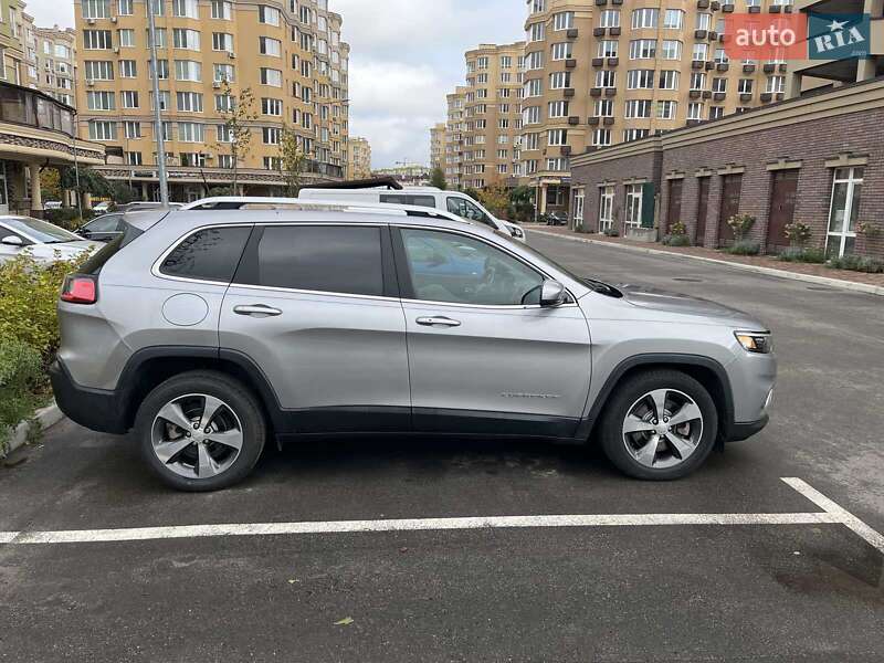 Позашляховик / Кросовер Jeep Cherokee 2019 в Києві