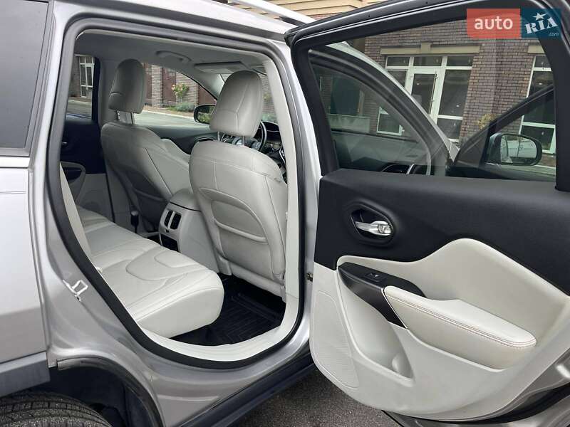 Позашляховик / Кросовер Jeep Cherokee 2019 в Києві