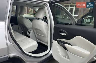 Внедорожник / Кроссовер Jeep Cherokee 2019 в 