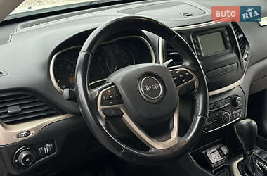 Внедорожник / Кроссовер Jeep Cherokee 2014 в 