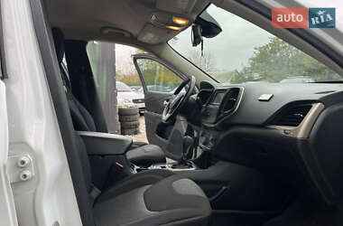 Внедорожник / Кроссовер Jeep Cherokee 2014 в 