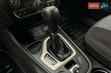 Внедорожник / Кроссовер Jeep Cherokee 2014 в 