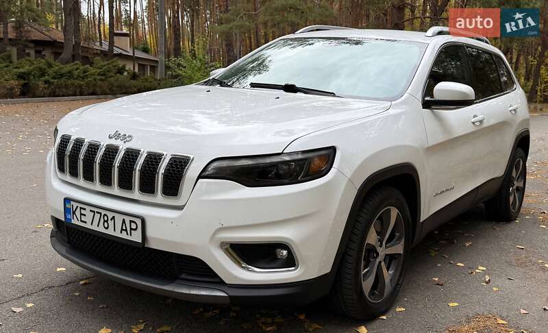 Позашляховик / Кросовер Jeep Cherokee 2019 в 