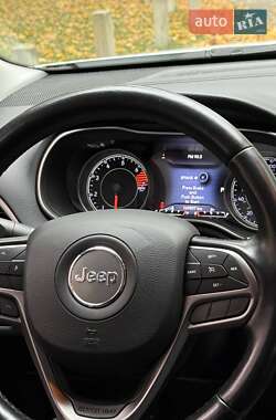 Позашляховик / Кросовер Jeep Cherokee 2019 в 