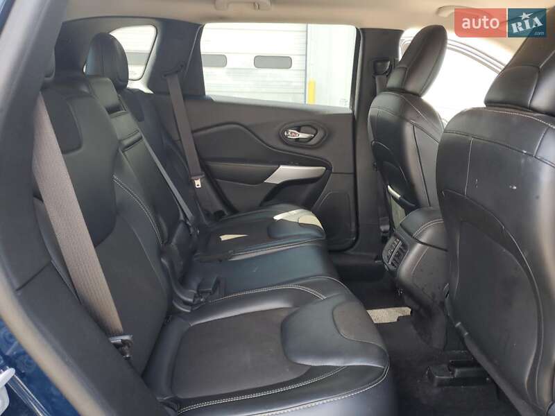 Внедорожник / Кроссовер Jeep Cherokee 2017 в Черновцах