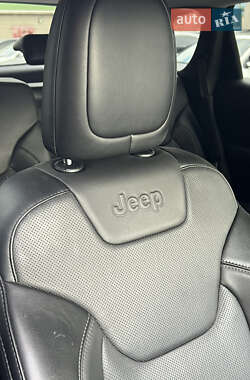 Внедорожник / Кроссовер Jeep Cherokee 2022 в 