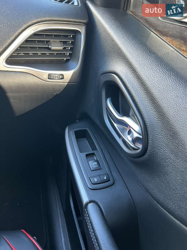 Внедорожник / Кроссовер Jeep Cherokee 2018 в Харькове