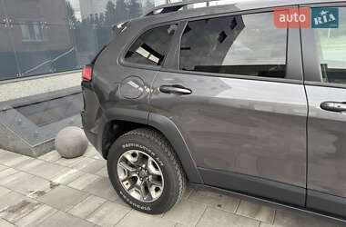 Внедорожник / Кроссовер Jeep Cherokee 2019 в 