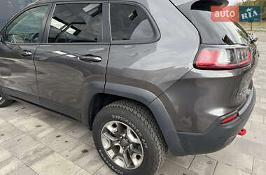 Внедорожник / Кроссовер Jeep Cherokee 2019 в 