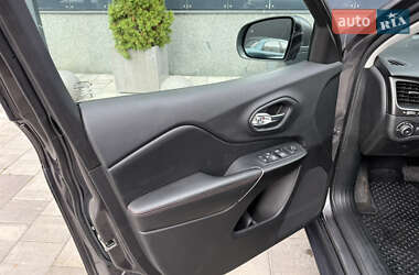 Внедорожник / Кроссовер Jeep Cherokee 2019 в 