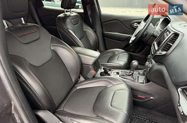 Внедорожник / Кроссовер Jeep Cherokee 2019 в 