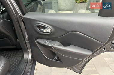 Внедорожник / Кроссовер Jeep Cherokee 2019 в 