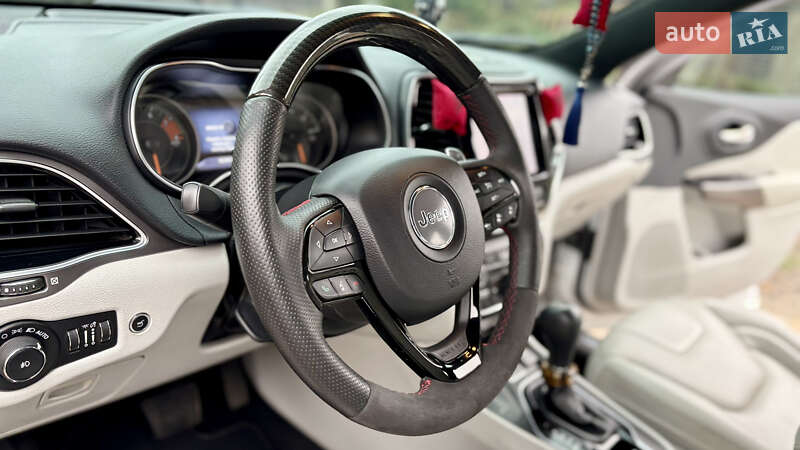 Внедорожник / Кроссовер Jeep Cherokee 2019 в Кривом Роге