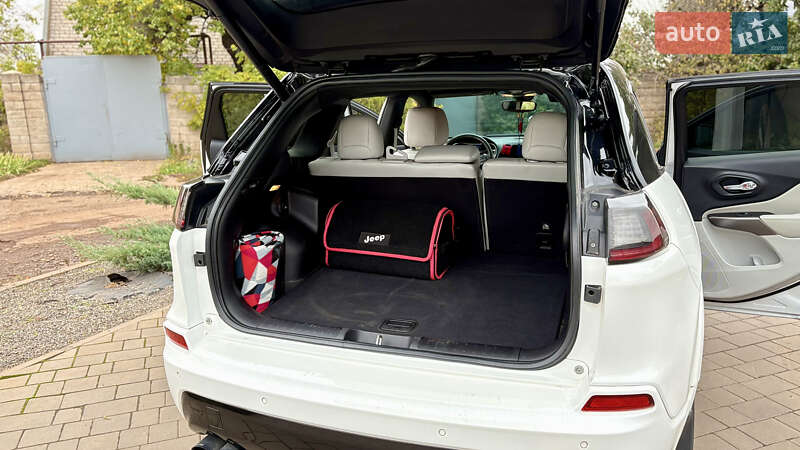 Внедорожник / Кроссовер Jeep Cherokee 2019 в Кривом Роге