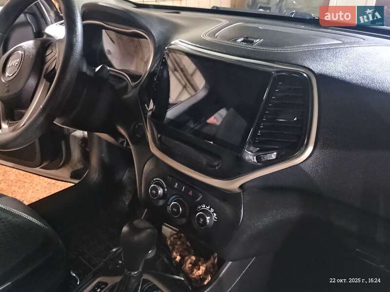 Внедорожник / Кроссовер Jeep Cherokee 2014 в Харькове