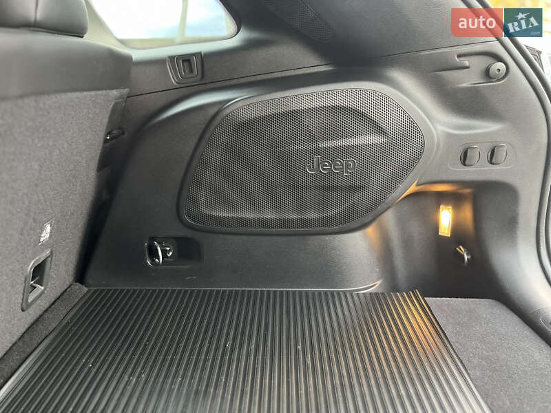 Внедорожник / Кроссовер Jeep Cherokee 2019 в Львове