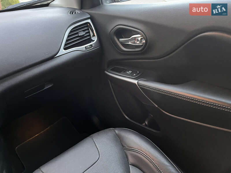 Внедорожник / Кроссовер Jeep Cherokee 2019 в Львове