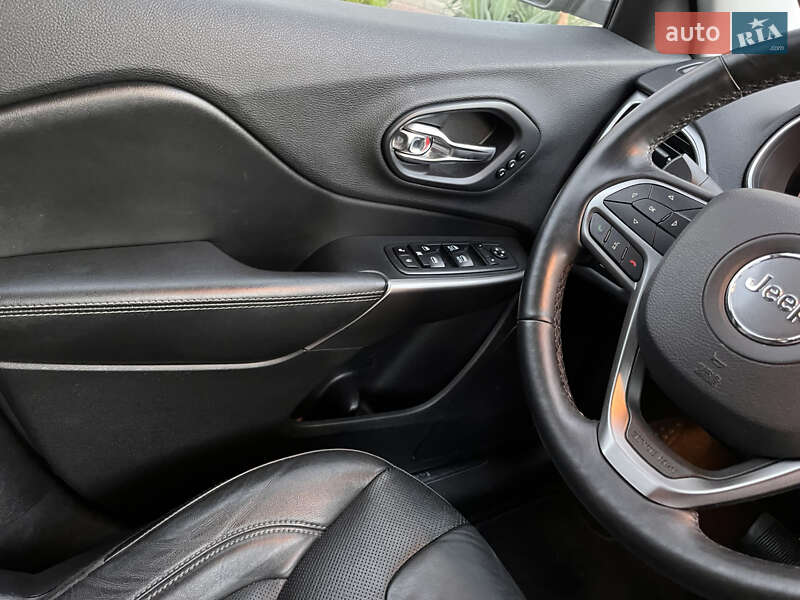 Внедорожник / Кроссовер Jeep Cherokee 2019 в Львове