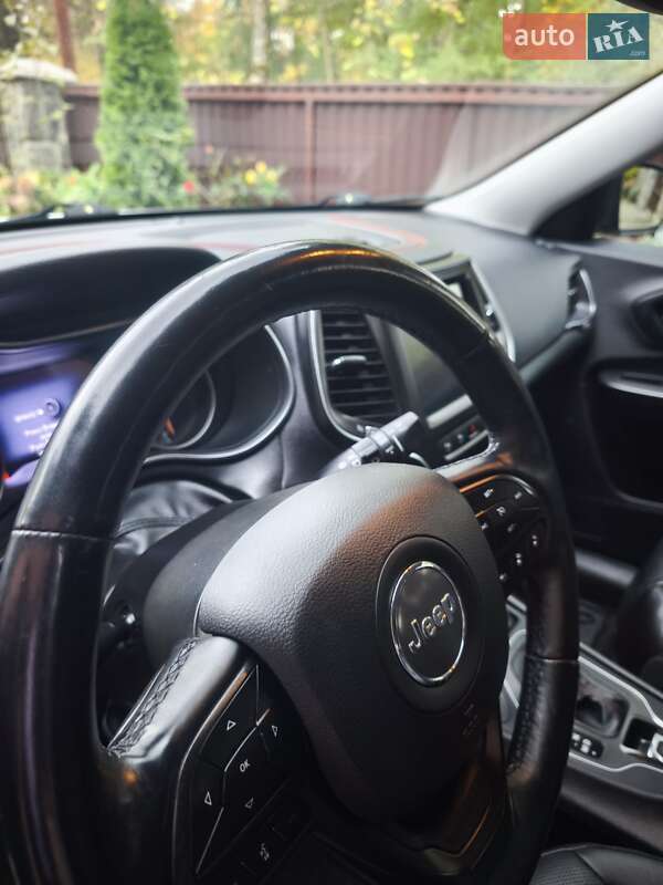 Внедорожник / Кроссовер Jeep Cherokee 2018 в Надворной