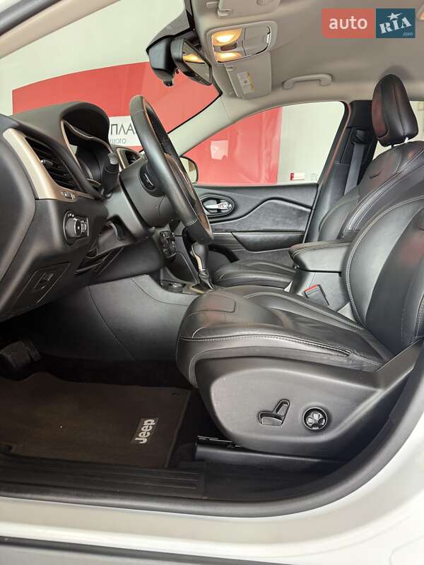 Внедорожник / Кроссовер Jeep Cherokee 2015 в Черновцах фото 35 Внедорожник / Кроссовер Jeep Cherokee 2015 в Черновцах