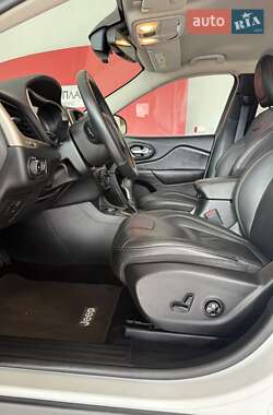 Позашляховик / Кросовер Jeep Cherokee 2015 в  фото 35 Позашляховик / Кросовер Jeep Cherokee 2015 в