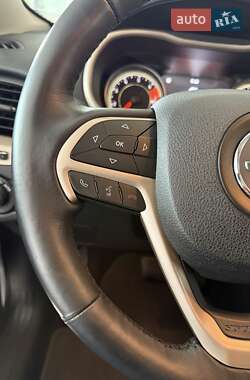 Позашляховик / Кросовер Jeep Cherokee 2015 в  фото 38 Позашляховик / Кросовер Jeep Cherokee 2015 в