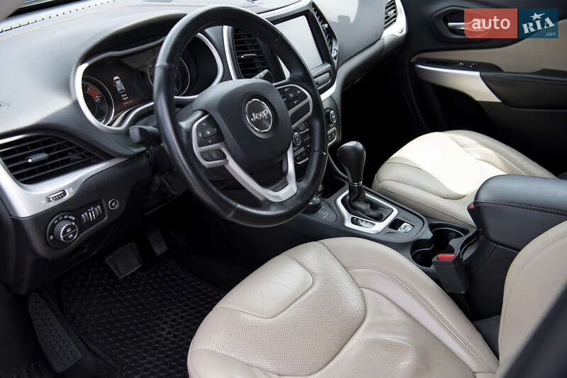 Внедорожник / Кроссовер Jeep Cherokee 2016 в Полтаве