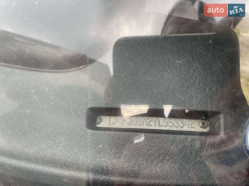 Внедорожник / Кроссовер Jeep Cherokee 1998 в Золочеве