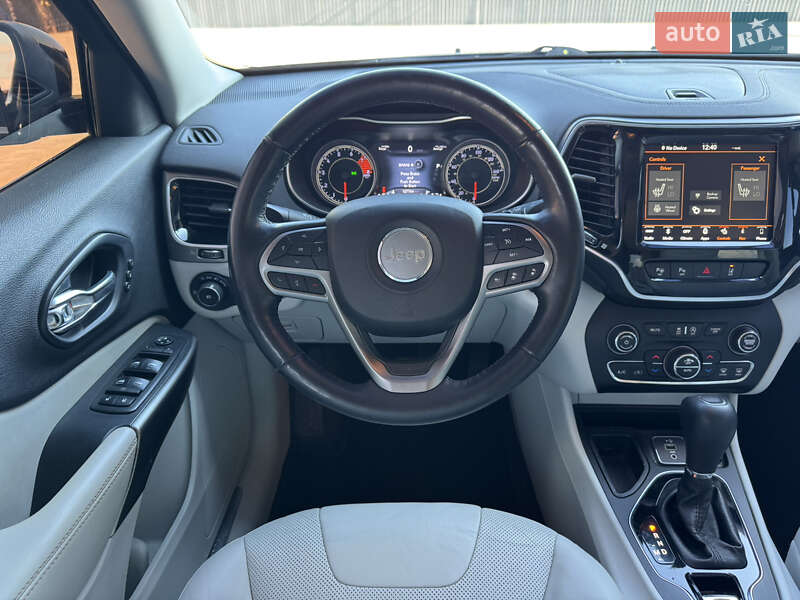 Внедорожник / Кроссовер Jeep Cherokee 2019 в Калуше