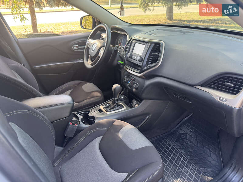 Внедорожник / Кроссовер Jeep Cherokee 2016 в Лубнах фото 12 Внедорожник / Кроссовер Jeep Cherokee 2016 в Лубнах