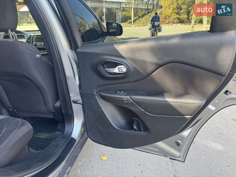 Внедорожник / Кроссовер Jeep Cherokee 2016 в Лубнах фото 17 Внедорожник / Кроссовер Jeep Cherokee 2016 в Лубнах