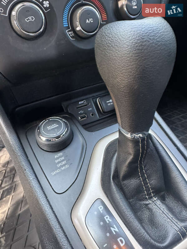 Внедорожник / Кроссовер Jeep Cherokee 2016 в Лубнах фото 25 Внедорожник / Кроссовер Jeep Cherokee 2016 в Лубнах