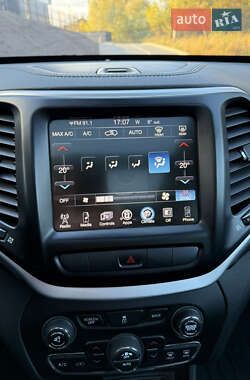 Позашляховик / Кросовер Jeep Cherokee 2014 в  фото 28 Позашляховик / Кросовер Jeep Cherokee 2014 в
