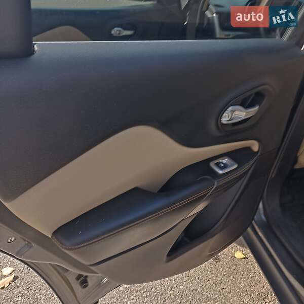 Внедорожник / Кроссовер Jeep Cherokee 2015 в Харькове фото 4 Внедорожник / Кроссовер Jeep Cherokee 2015 в Харькове