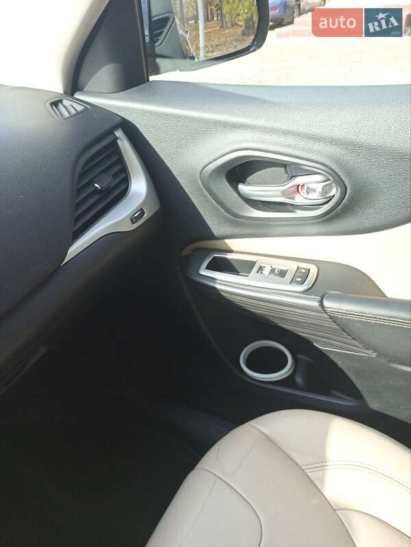 Внедорожник / Кроссовер Jeep Cherokee 2015 в Харькове фото 17 Внедорожник / Кроссовер Jeep Cherokee 2015 в Харькове