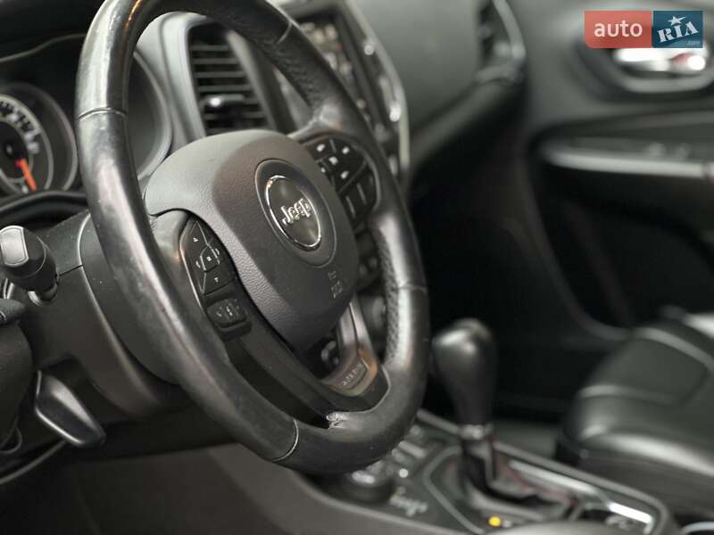 Внедорожник / Кроссовер Jeep Cherokee 2018 в Киеве фото 27 Внедорожник / Кроссовер Jeep Cherokee 2018 в Киеве
