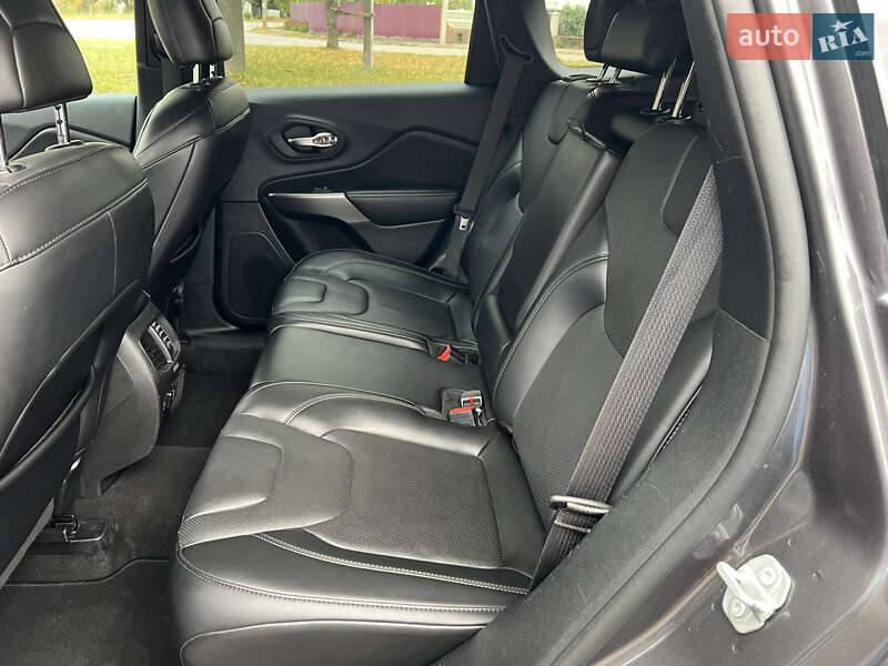 Внедорожник / Кроссовер Jeep Cherokee 2019 в Чернигове