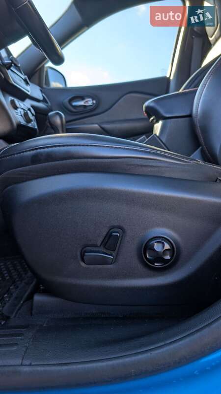 Внедорожник / Кроссовер Jeep Cherokee 2018 в Киеве фото 12 Внедорожник / Кроссовер Jeep Cherokee 2018 в Киеве