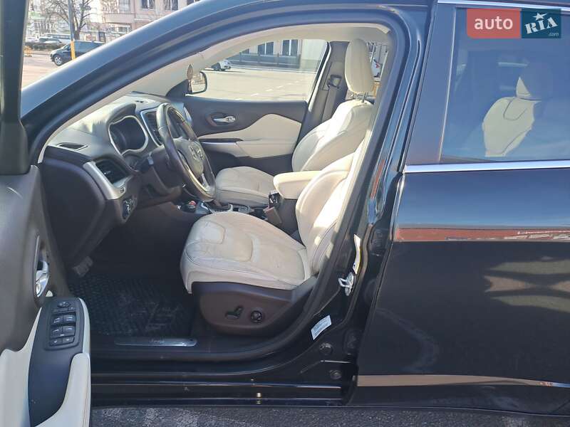 Внедорожник / Кроссовер Jeep Cherokee 2016 в Броварах