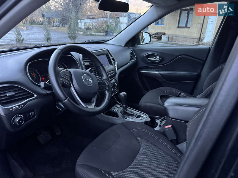 Внедорожник / Кроссовер Jeep Cherokee 2019 в Лубнах