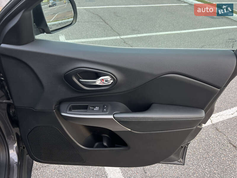 Внедорожник / Кроссовер Jeep Cherokee 2018 в Киеве фото 20 Внедорожник / Кроссовер Jeep Cherokee 2018 в Киеве