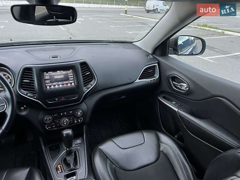 Внедорожник / Кроссовер Jeep Cherokee 2018 в Киеве фото 28 Внедорожник / Кроссовер Jeep Cherokee 2018 в Киеве